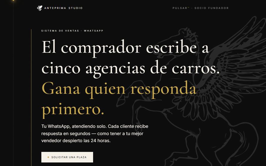 Página de Pulsar™: titular en serif sobre negro, el Pegaso al margen y un botón de contacto.